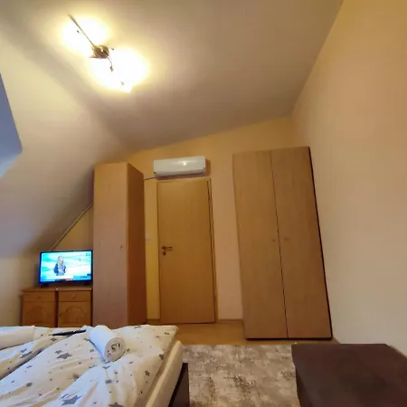 Pirin Sunrise 公寓